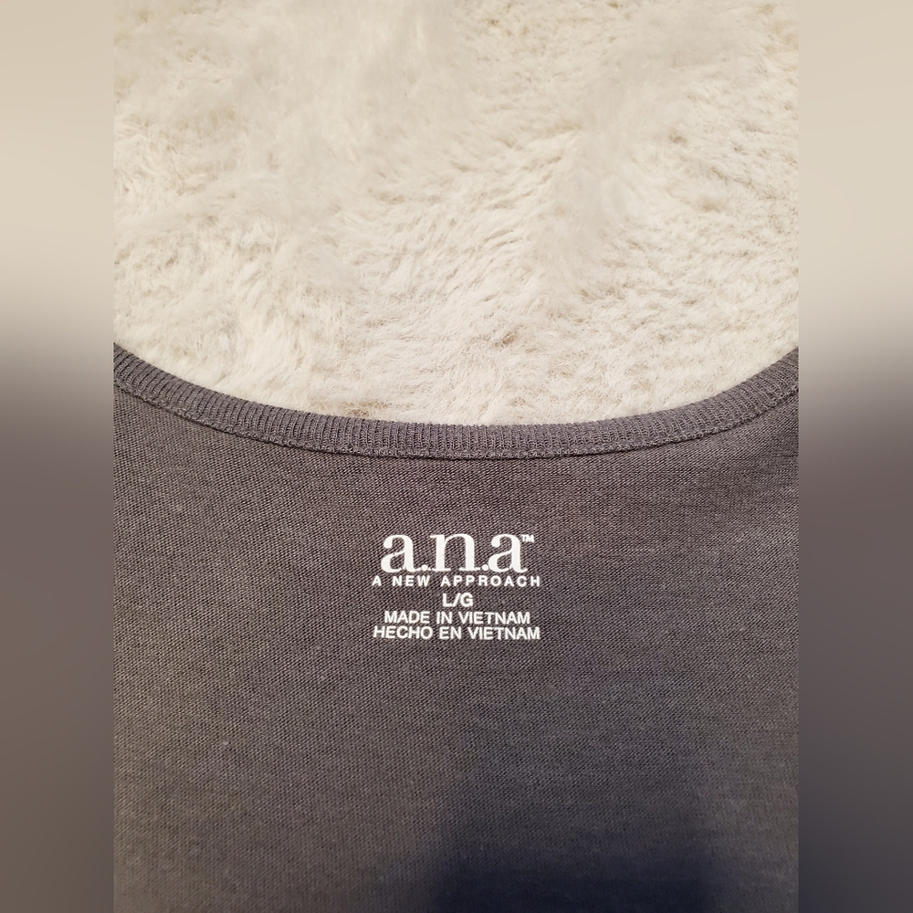 Low-cut Racerback Buttoned Vest - Picture 4 of 5